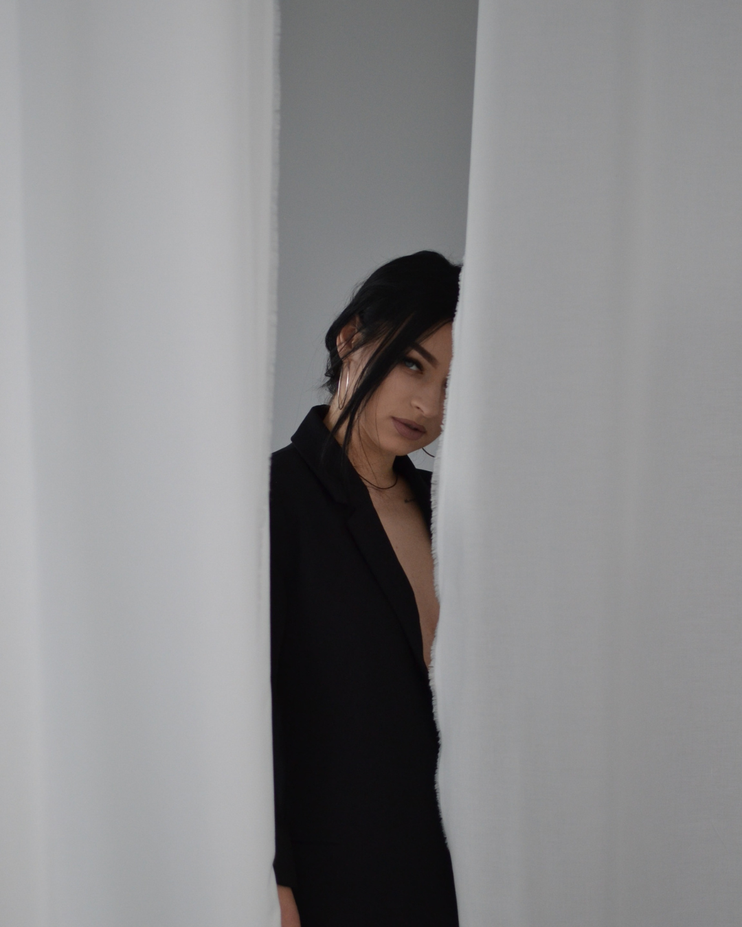 silhouette fine femme caché 