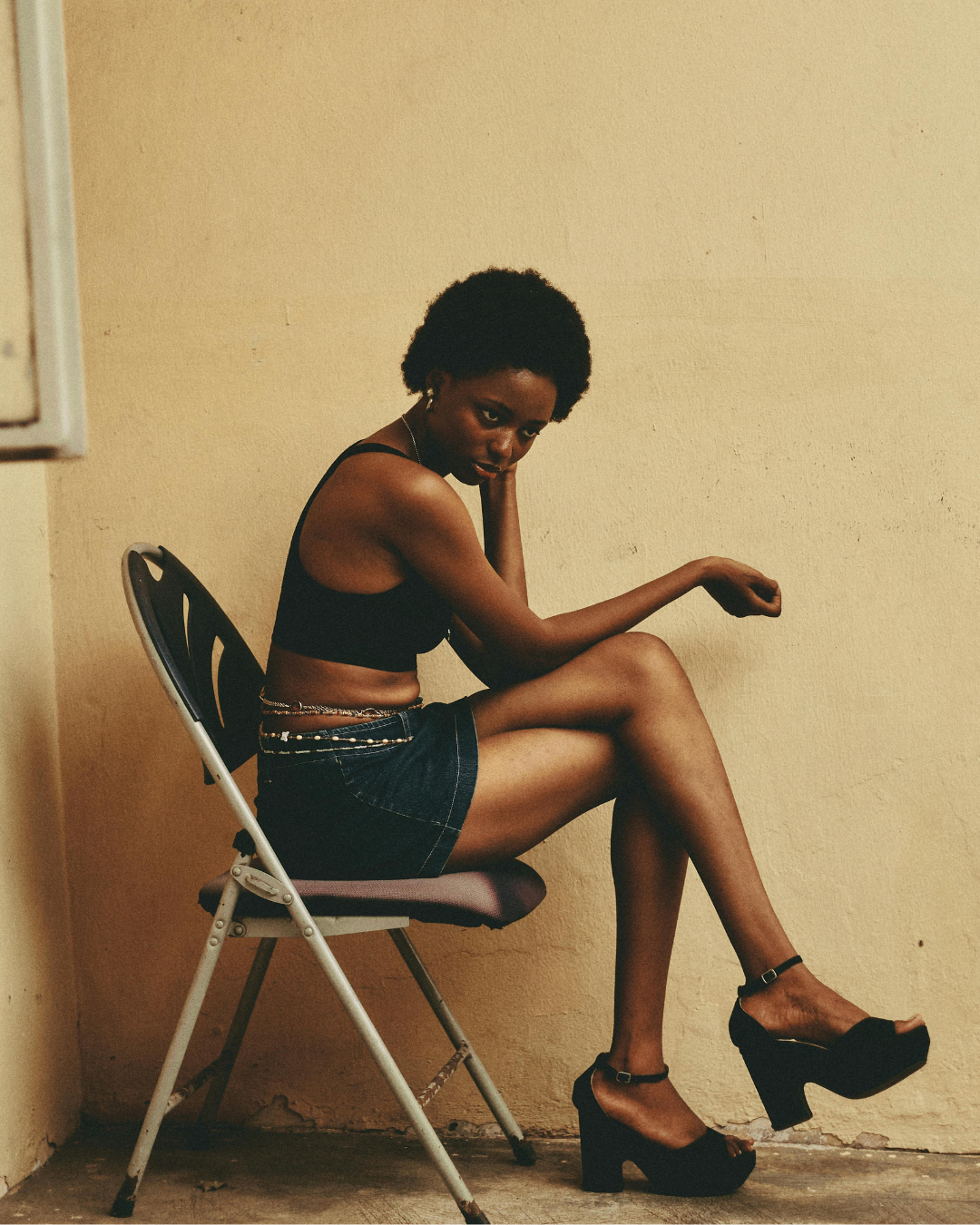 Pourquoi tes formes paraissent différentes selon tes vêtements et ta posture ?