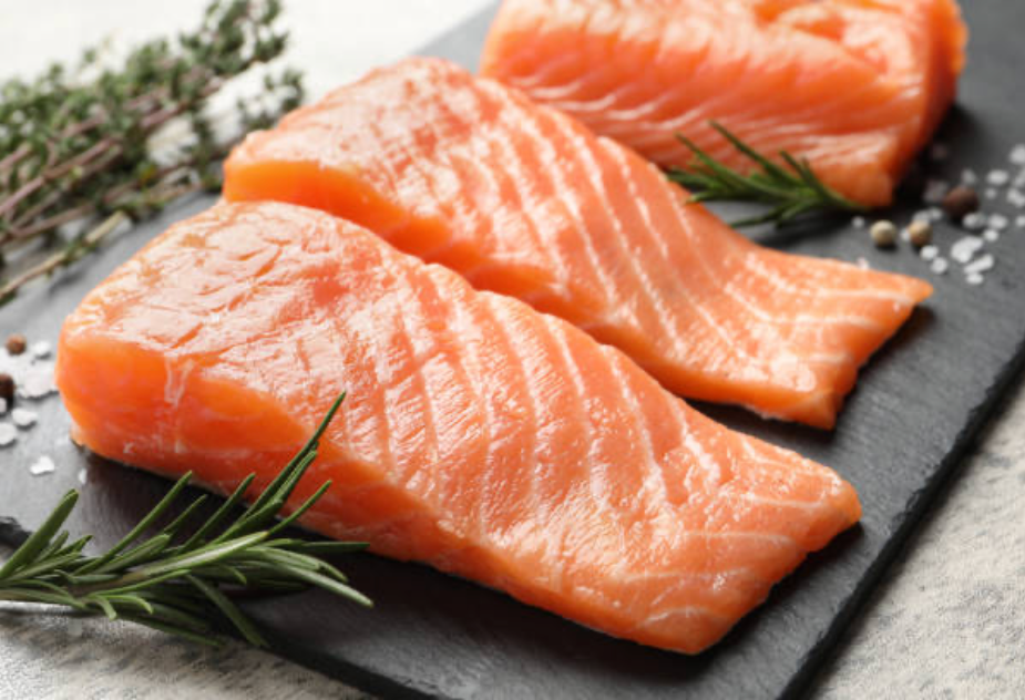 Saumon au gingembre et riz frit pour une prise de poids saine