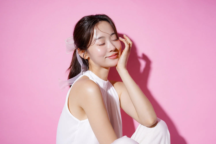 Femme sur fond rose